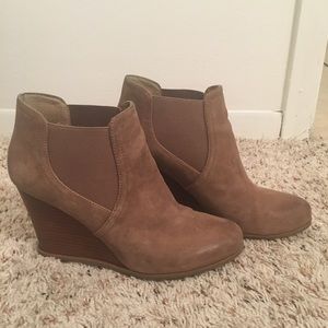 AUDREY BROOKE wedge ankle booties